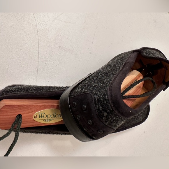 TODS grey tweed with a wool like material and back has a suede black touch - Picture 2 of 3